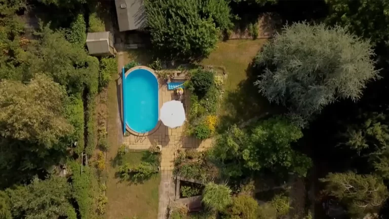 Vers l’interdiction des piscines privées : Rennes déclare la guerre aux libertés individuelles